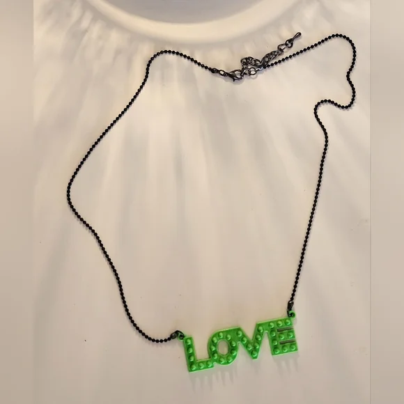 💚 Neon green "LOVE" choker style necklace! - Picture 5 of 5